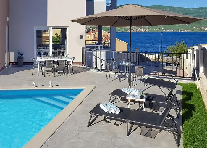 בית נופש Sea Front Lucija By Interhome *